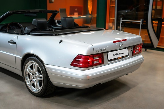 Mercedes-Benz SL320 6 of 26