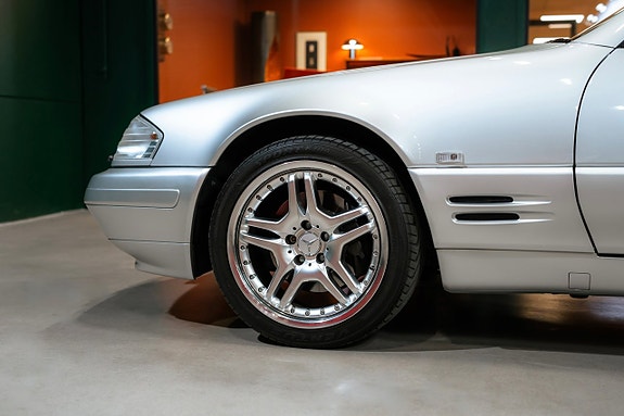 Mercedes-Benz SL320 7 of 26