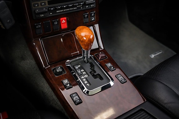 Mercedes-Benz SL320 20 of 26