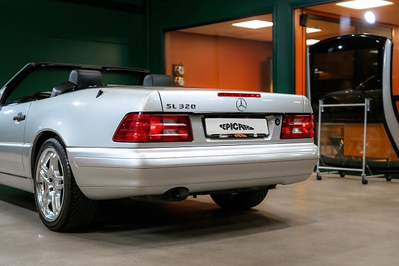 Mercedes-Benz SL320 13 of 26