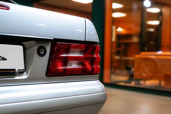 Mercedes-Benz SL320 14 of 26