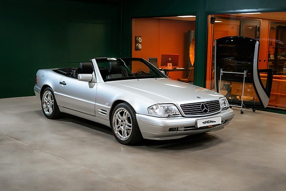 Mercedes-Benz SL320 2 of 5
