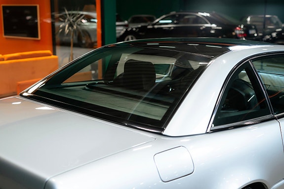 Mercedes-Benz SL320 11 of 26