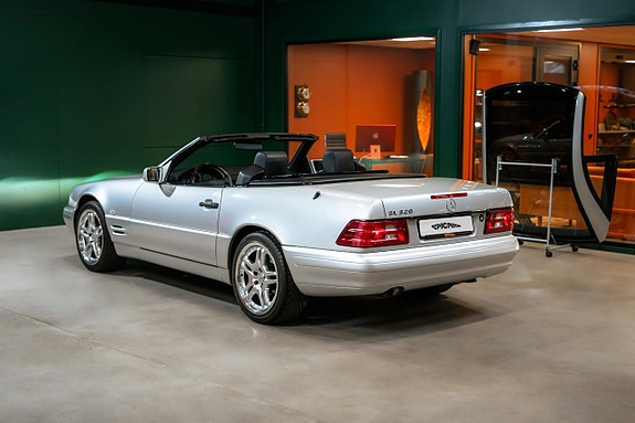 Mercedes-Benz SL320 5 of 5