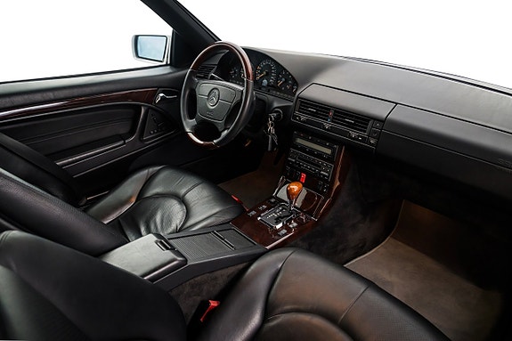 Mercedes-Benz SL320 25 of 26