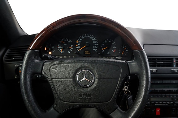 Mercedes-Benz SL320 18 of 26