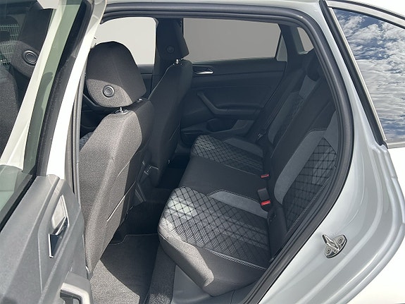 Volkswagen Taigo 11 of 12