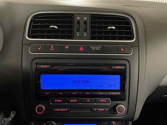 Volkswagen Polo 16 of 21