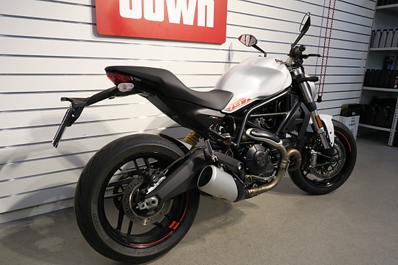 Ducati Monster 797 Endast 243 mil 5 of 7