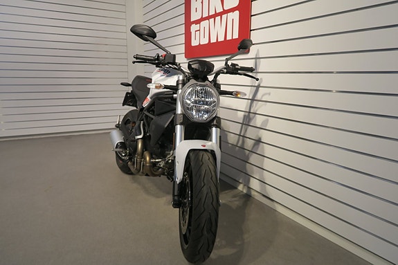 Ducati Monster 797 Endast 243 mil 2 of 7