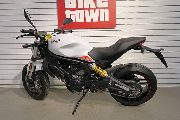 Ducati Monster 797 Endast 243 mil 3 of 7