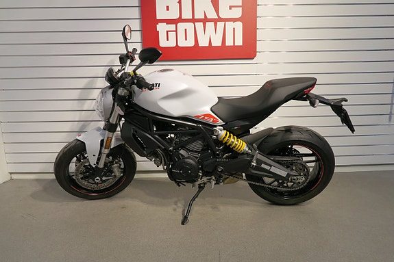Ducati Monster 797 Endast 243 mil 4 of 7