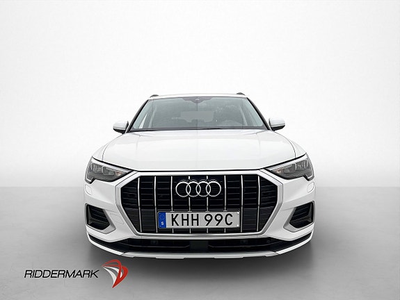 Audi Q3 2 of 5