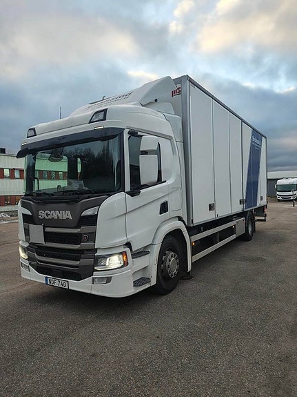 Skåpbil Scania P320 4x2