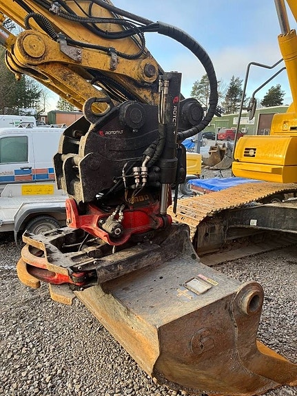Komatsu PC 210 LC-11 5 of 5