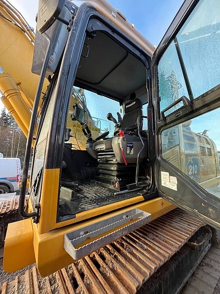 Komatsu PC 210 LC-11 4 of 5