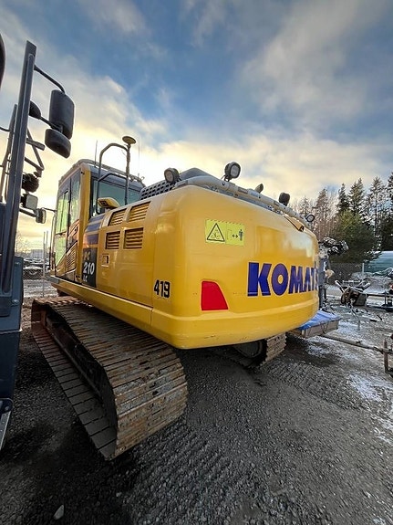 Komatsu PC 210 LC-11 3 of 5