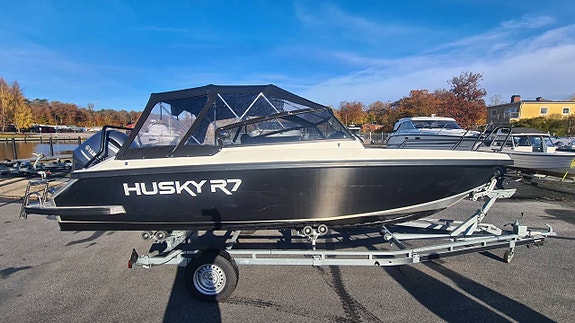 Husky R7 Black Edition Yamaha F200 2021