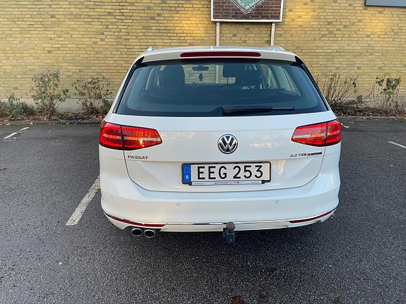 Volkswagen Passat 11 of 26