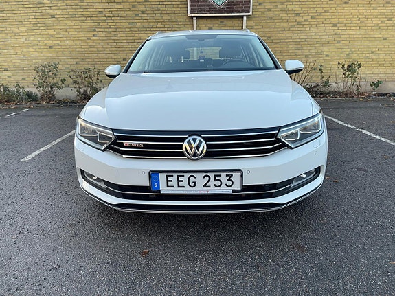 Volkswagen Passat 2 of 5