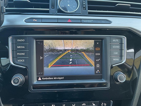 Volkswagen Passat 21 of 26