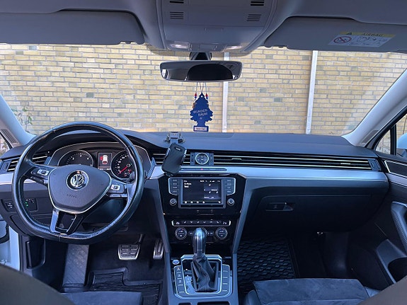 Volkswagen Passat 15 of 26