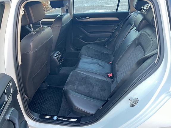 Volkswagen Passat 17 of 26