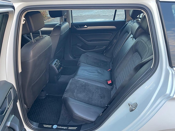 Volkswagen Passat 19 of 26