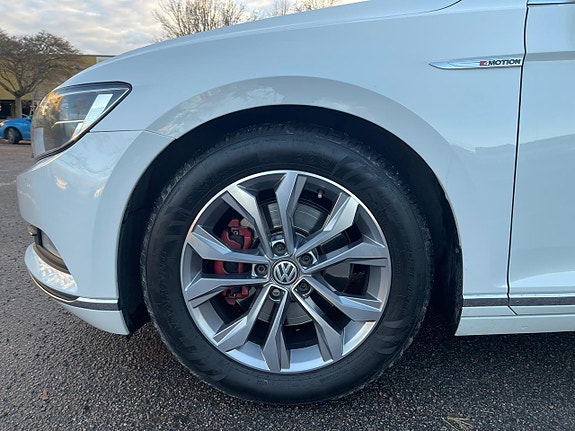 Volkswagen Passat 13 of 26