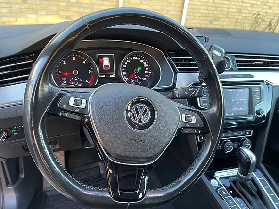 Volkswagen Passat 22 of 26