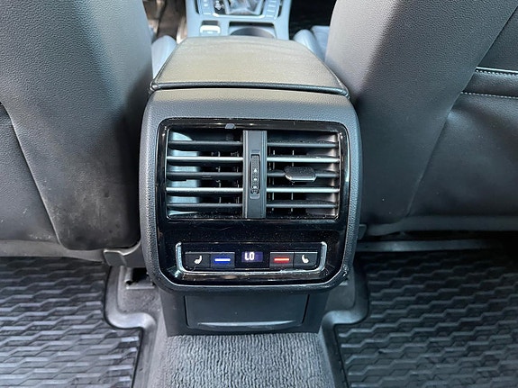 Volkswagen Passat 24 of 26