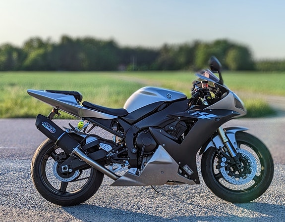 Yamaha YZF-R1 4 of 5