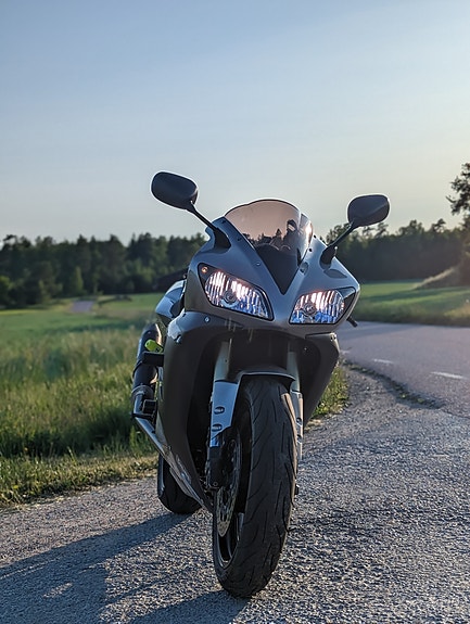 Yamaha YZF-R1 2 of 5