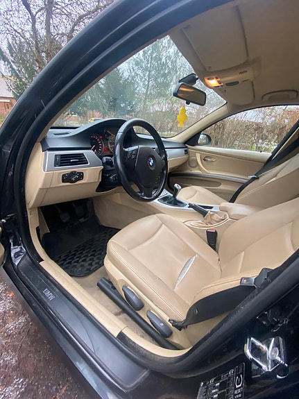 BMW 318i 4 of 5
