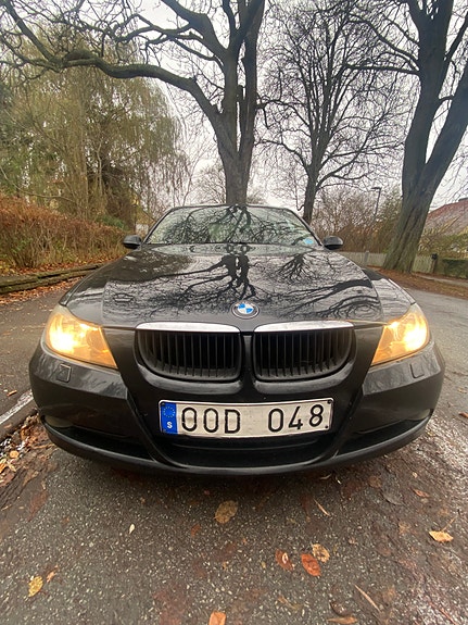 BMW 318i 3 of 5