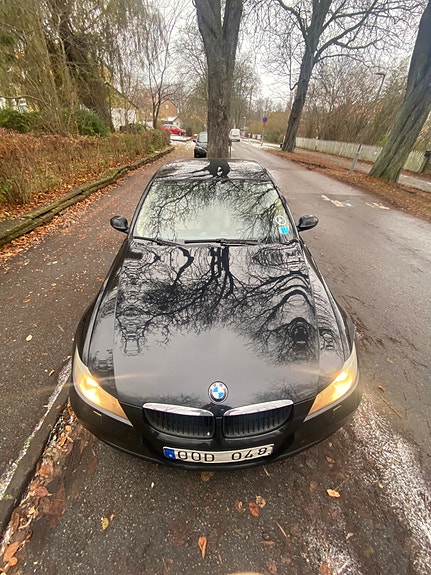 BMW 318i 2 of 5