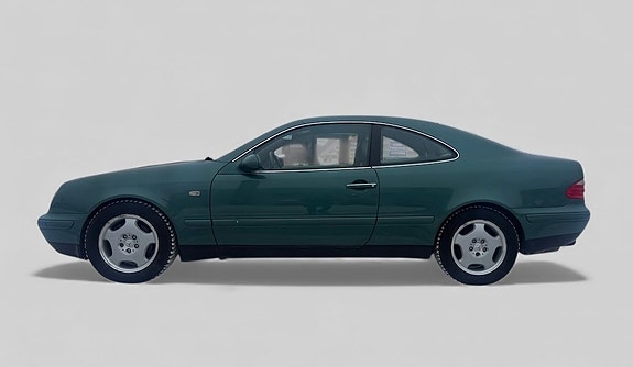 Mercedes-Benz CLK320 4 of 5