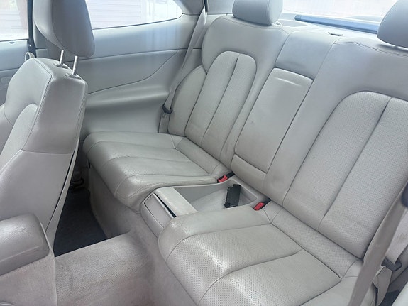 Mercedes-Benz CLK320 12 of 12
