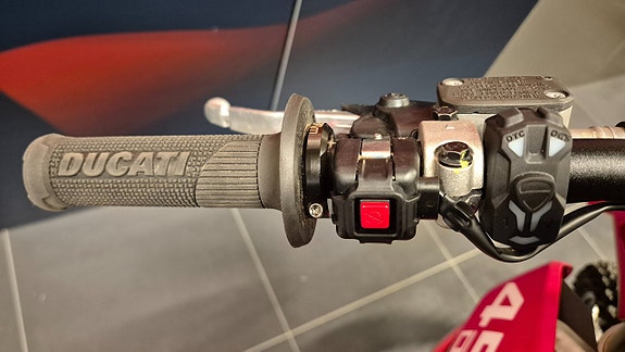 Ducati Desmo 450 MX 6 of 13