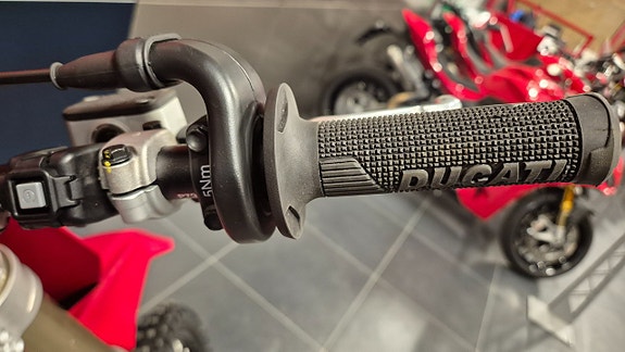 Ducati Desmo 450 MX 7 of 13