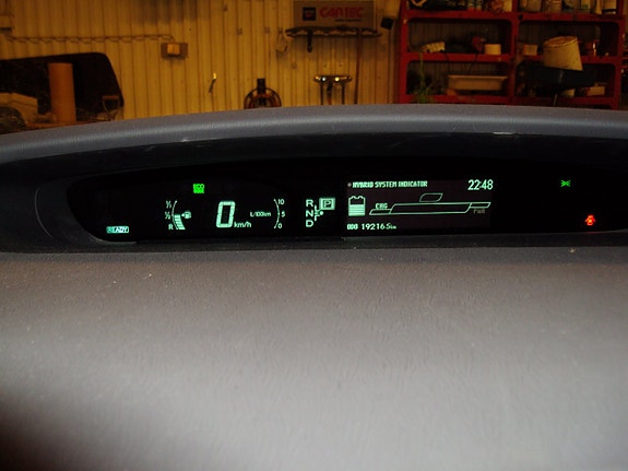 Toyota Prius 4 of 5