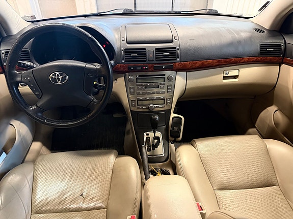 Toyota Avensis 7 of 21