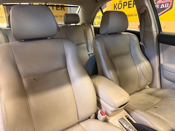 Toyota Avensis 16 of 21