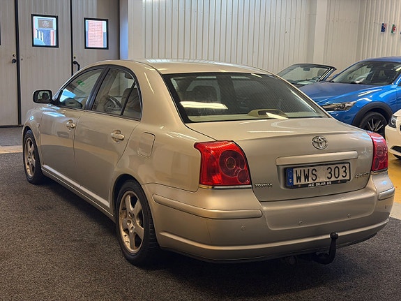 Toyota Avensis 5 of 5