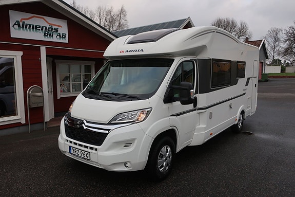 Adria Matrix Jan.Kampanj! 600 DT Axess Face2face/Grym planlösning /FÖRVARING V-DÄCK