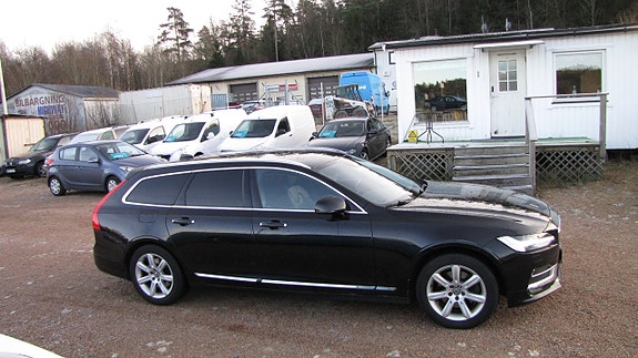 Volvo V90 2 of 5