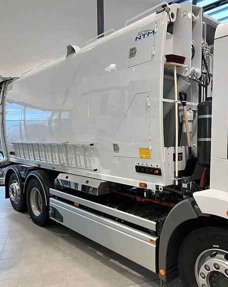 Mercedes-Benz eEconic 300 3 of 7