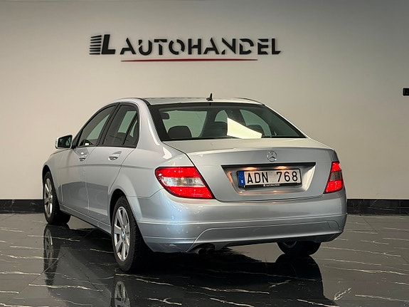 Mercedes-Benz C180 4 of 5