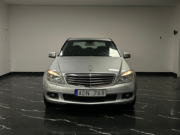 Mercedes-Benz C180 2 of 5