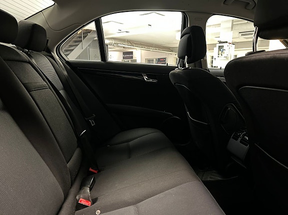 Mercedes-Benz C180 12 of 20